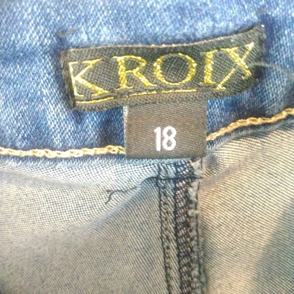 Knoix Faded Distressed Denim Shorts - Picture 12 of 14